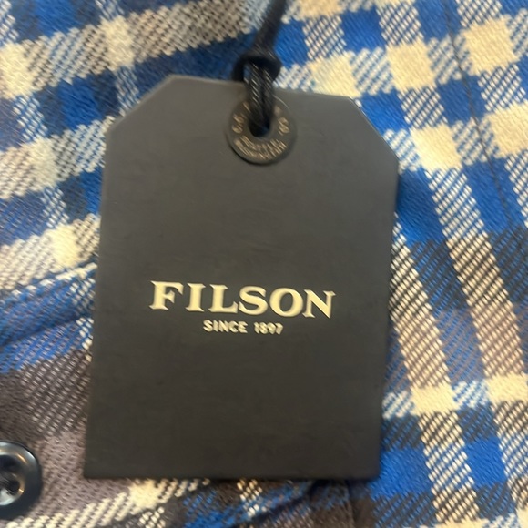 Brand new beautiful Filson flannel shirt. Incredibly well made - Picture 5 of 6